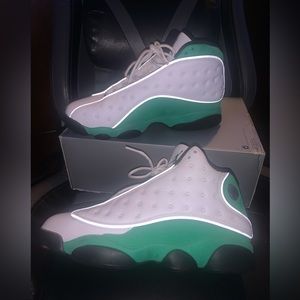 Jordan 13 "Lucky Green" (Sz 8.5) with box